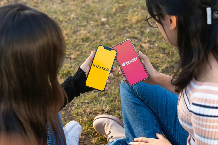 Online Romance in the Shadow of COVID-19: Dynamics of Committed and Non-Committed Romantic Relationships During Lockdown